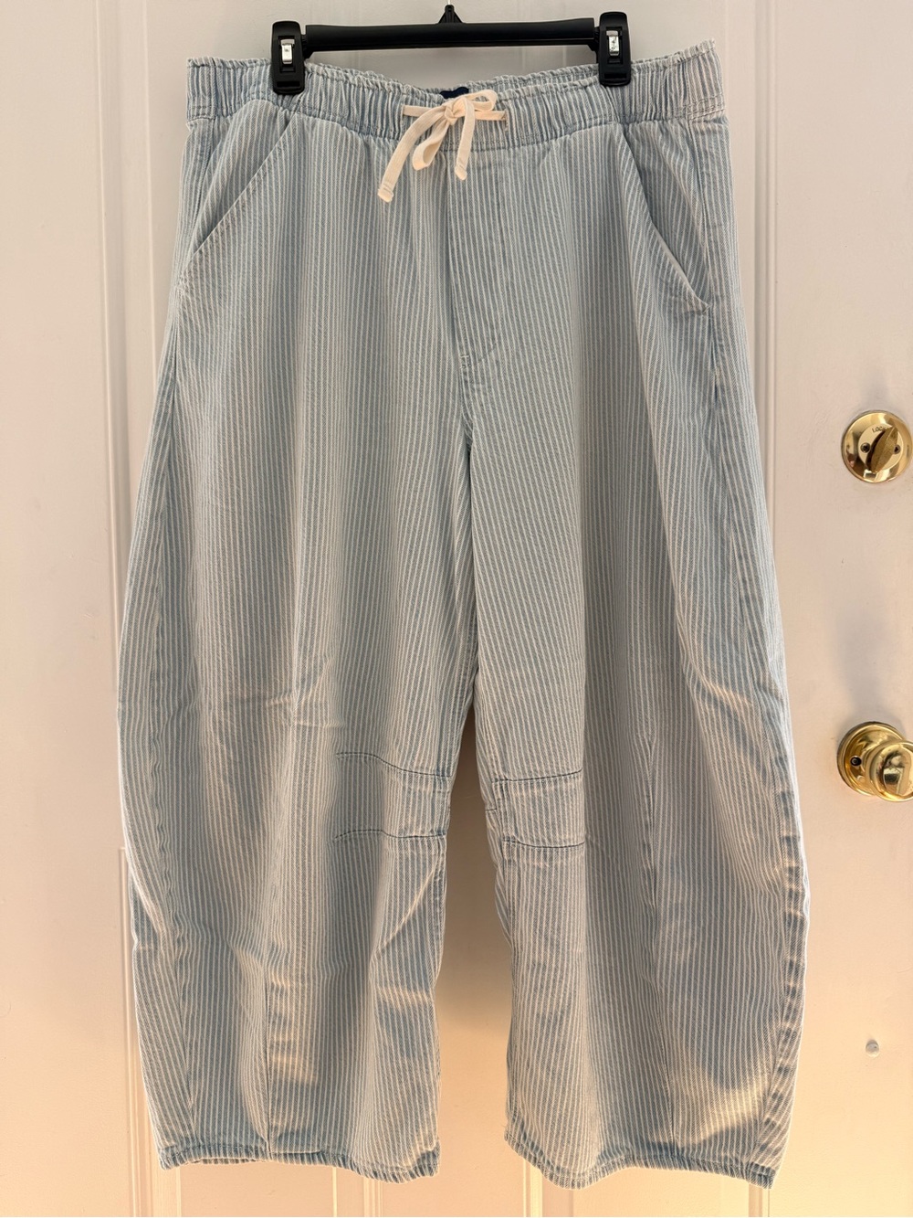 GAP Mid Rise Ultrasoft Denim Stripe Easy Horseshoe Jeans - Large